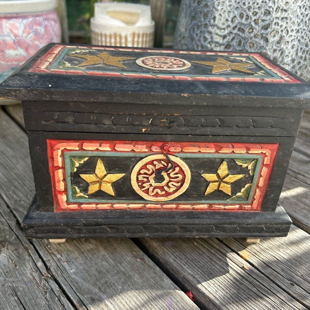Vintage Indonesian/southeast Asian Keepsake Box Hand Carved Wooden Hand Painted
